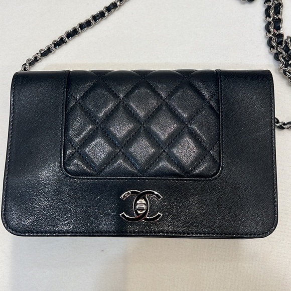 Chanel quilted smooth caviar wallet on a chain crossbody. - Picture 3 of 11